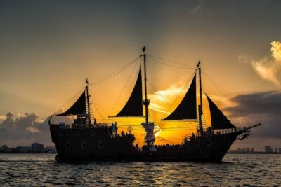 Pirate Ship Jolly Roger with Dinner and Open Bar - The Captain Black Jack Story: Betrayal, Curses, and the Golden Fleece