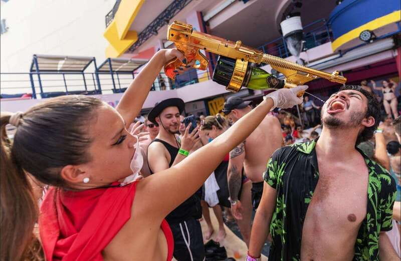 Premium Beach Party Coco Bongo - Where to Meet: Plaza Forum and Getting There