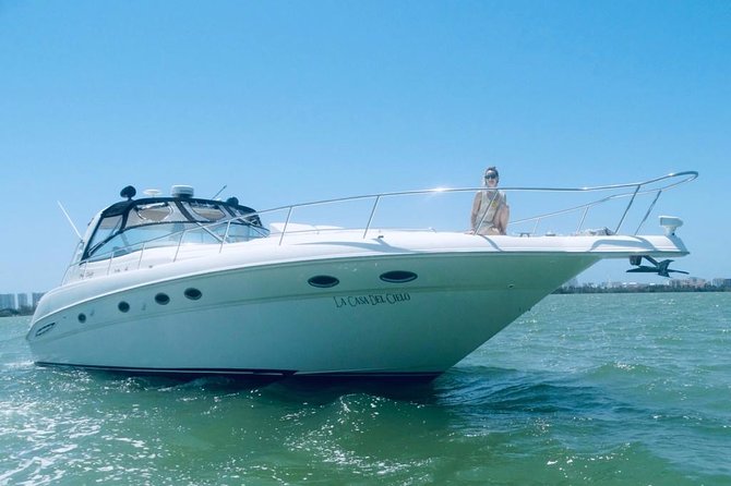 Private 50FT Yacht Rental in Cancún P8 - Food and drinks: what’s included, what’s extra, and what you can bring