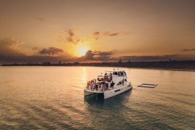 Private All Inclusive Sunset DJ Cruise – 51' Leopard Cancun - The DJ Evening Beat onboard: fun, but plan for music control