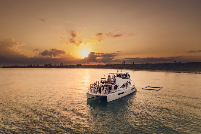 Private All Inclusive Sunset DJ Cruise – 51' Leopard Cancun - The DJ Evening Beat onboard: fun, but plan for music control