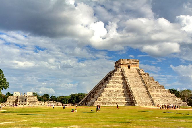 Private Chichen Itza, Cenote Ik Kil, Rio Lagartos & Las Coloradas - Lunch and the car setup: what to expect for food and drinks