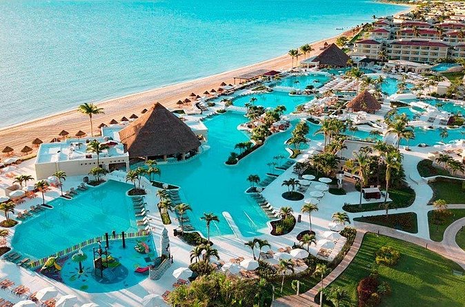 Private Shuttle in Cancun Airport and Moon Palace Sunrise - Arrival Day: The Airport Meeting Point, Done the Easy Way