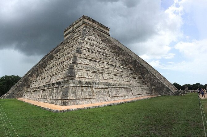 Riviera Maya Tour: Chichen Itza & Ik Kil + Hubiku Cenotes - Valladolid: The One-Hour Magic Town Stroll