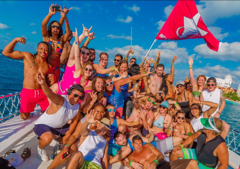 Rockstar Boat Party Cancun - Booze Cruise Cancun (18+) - Snacks, Hosts, and Photo Moments: The Little Things That Keep It Fun