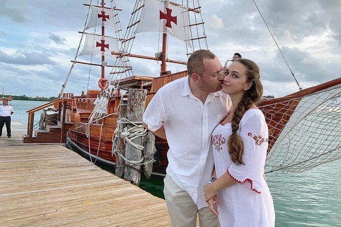 Spanish Galleon - Romantic Lobster Dinner Cruise & Live Saxophone - The 3-Course Lobster Dinner With Drinks Included